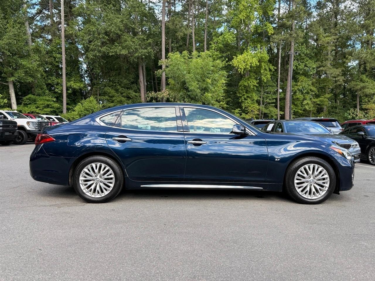 Infiniti Q70  2015