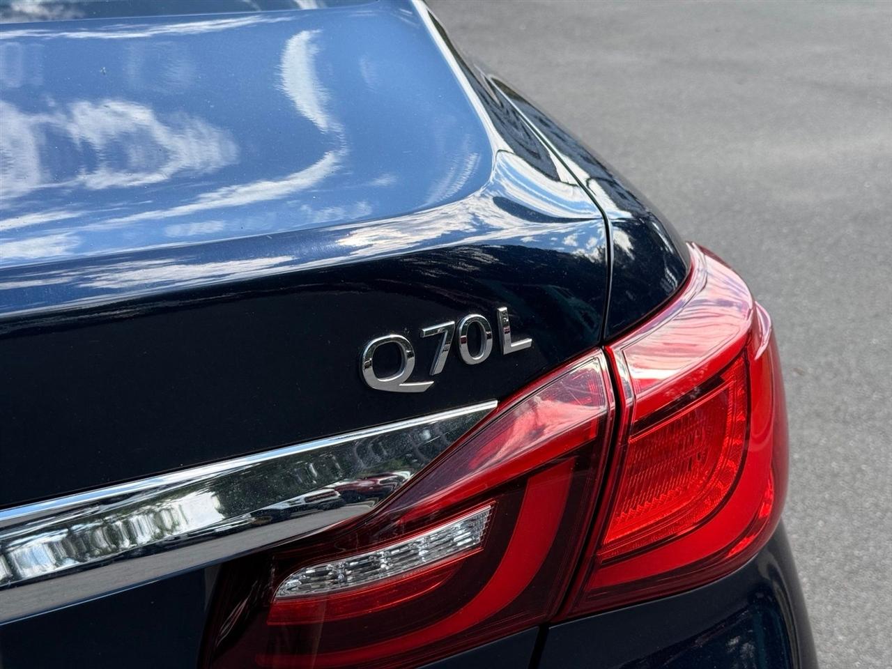 Infiniti Q70  2015