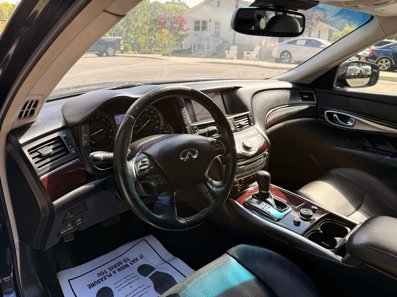 Infiniti Q70  2015