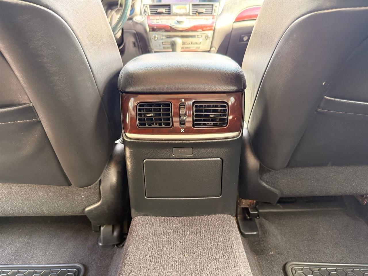 Infiniti Q70  2015