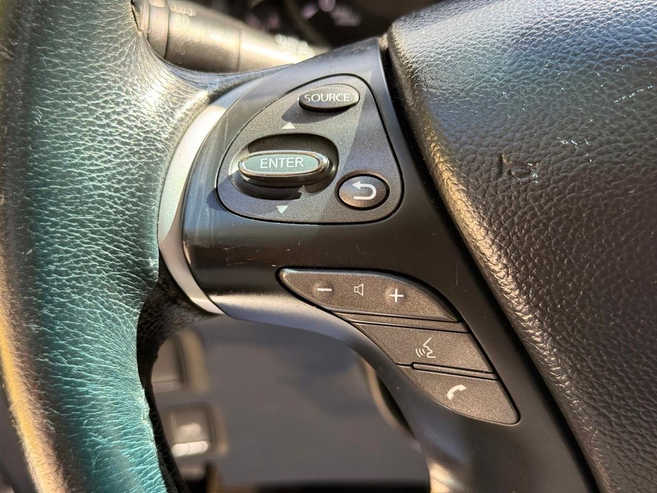 Infiniti Q70  2015
