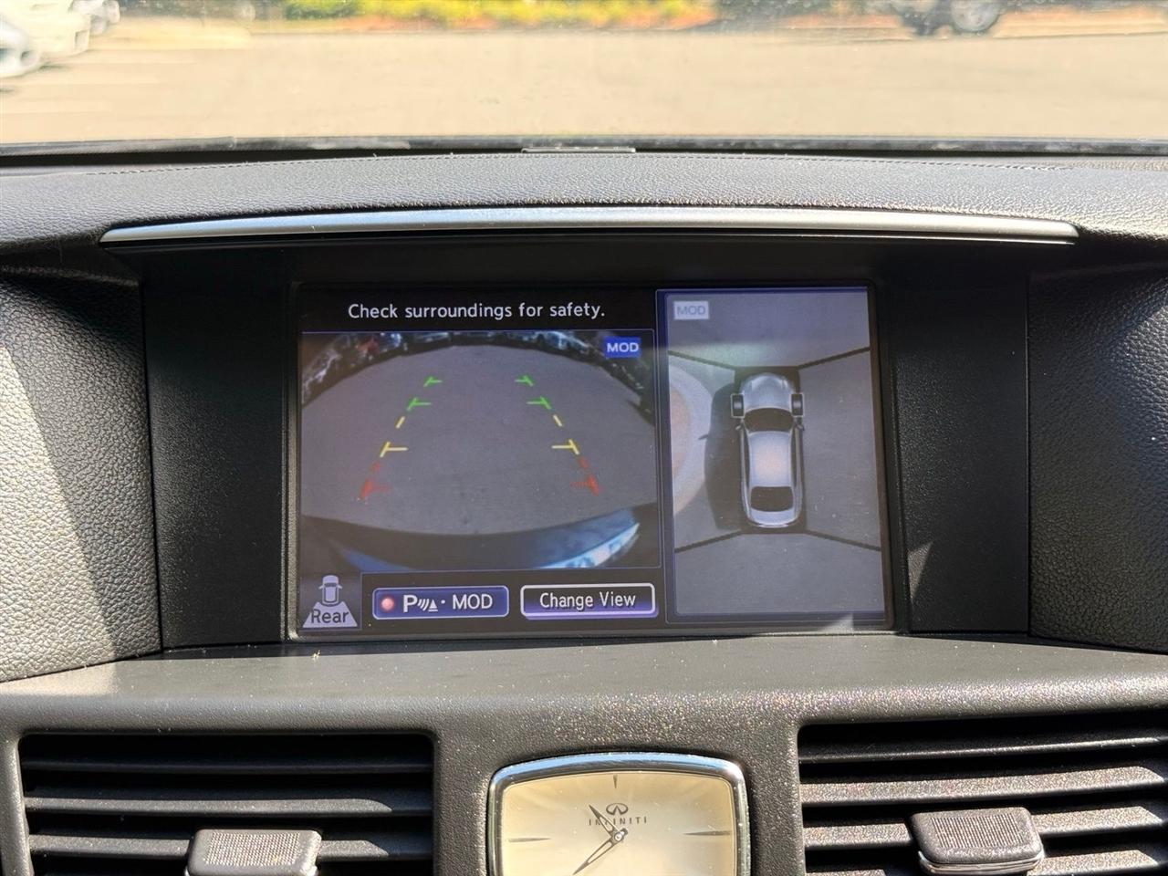 Infiniti Q70  2015