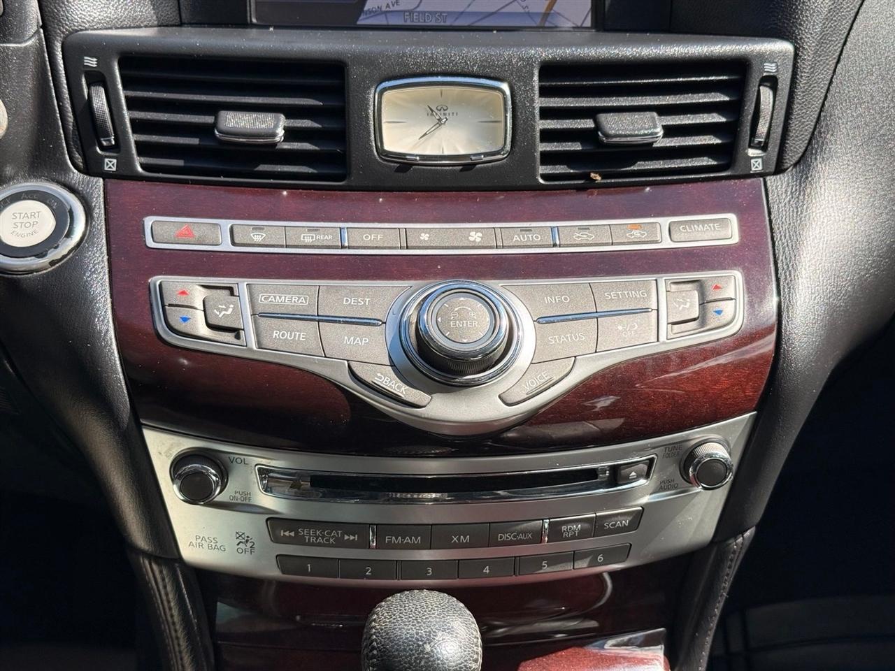 Infiniti Q70  2015