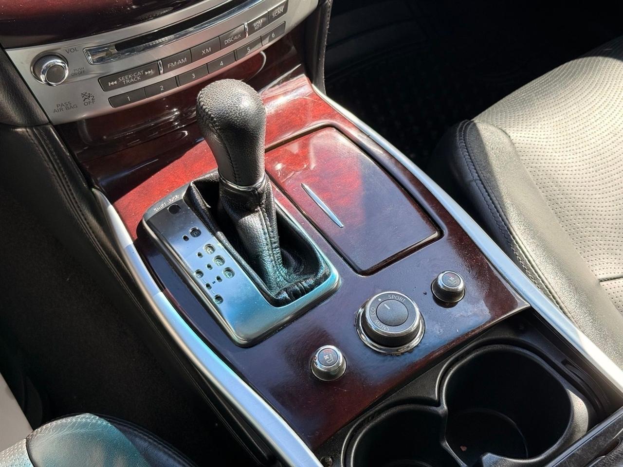Infiniti Q70  2015