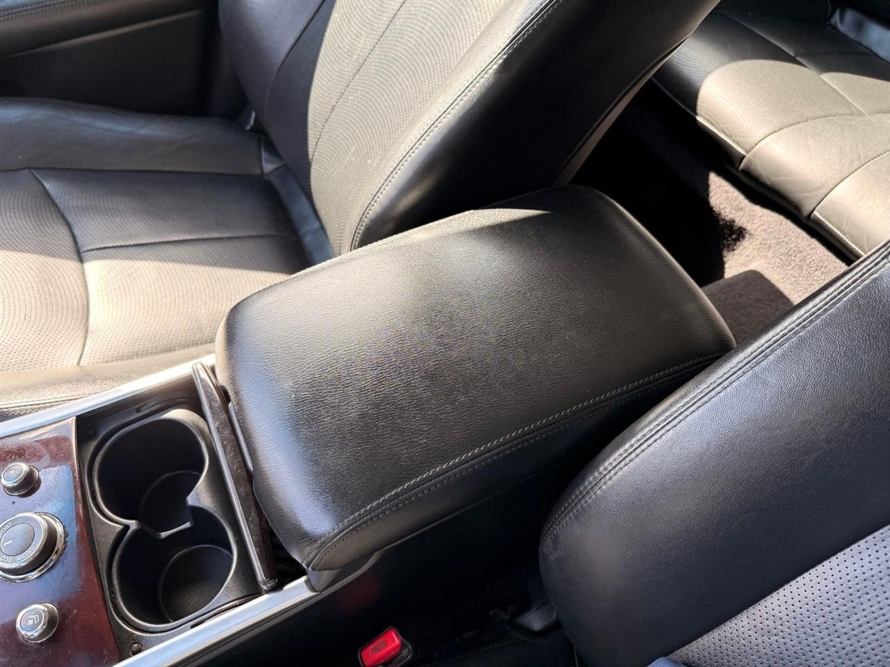 Infiniti Q70  2015