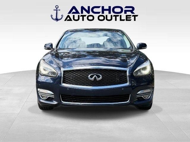 Infiniti Q70  2015