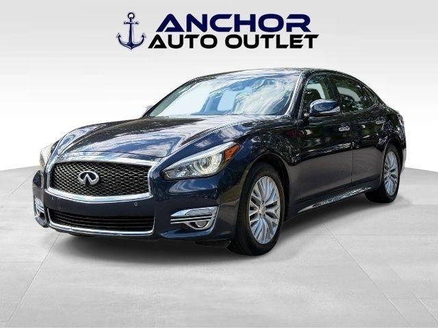 Infiniti Q70  2015
