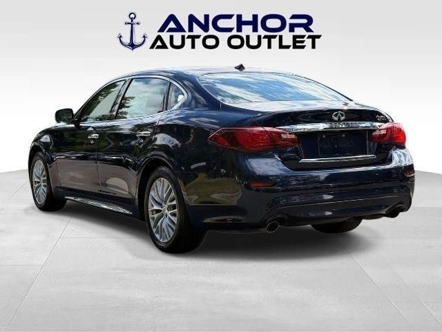 Infiniti Q70  2015