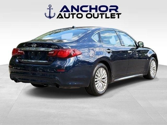 Infiniti Q70  2015