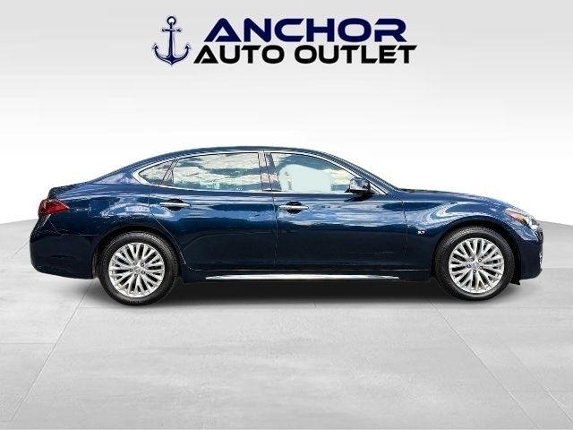 Infiniti Q70  2015