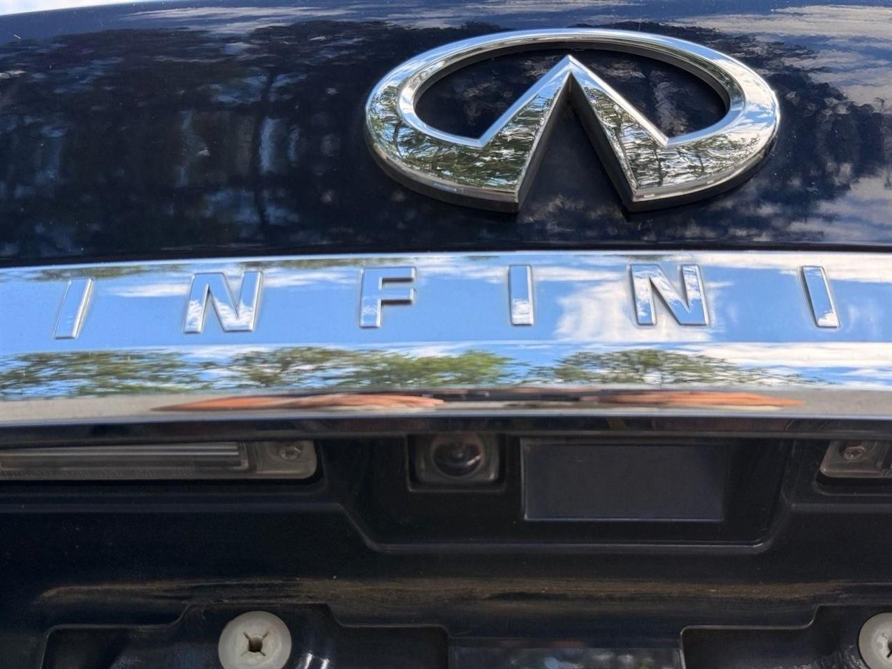 Infiniti Q70  2015