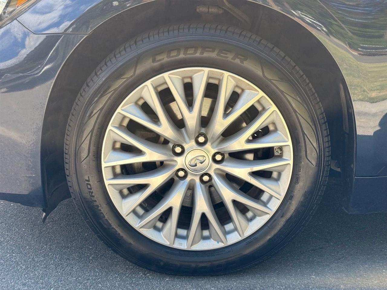 Infiniti Q70  2015