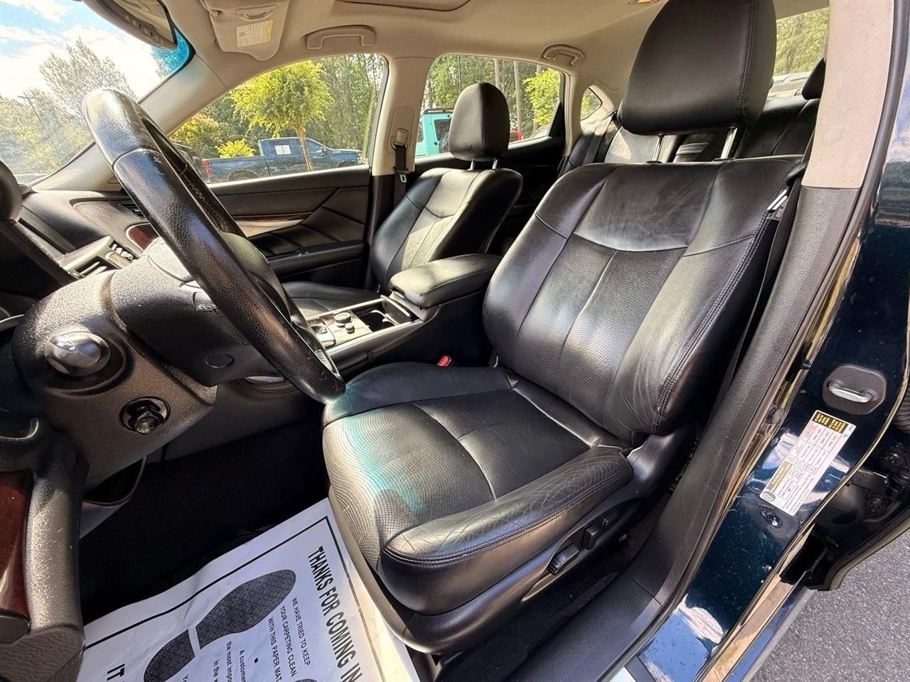 Infiniti Q70  2015