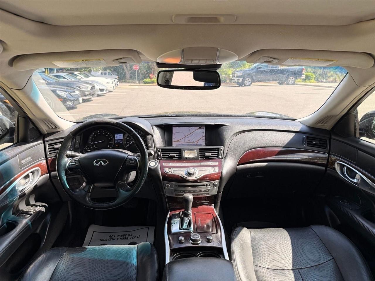 Infiniti Q70  2015