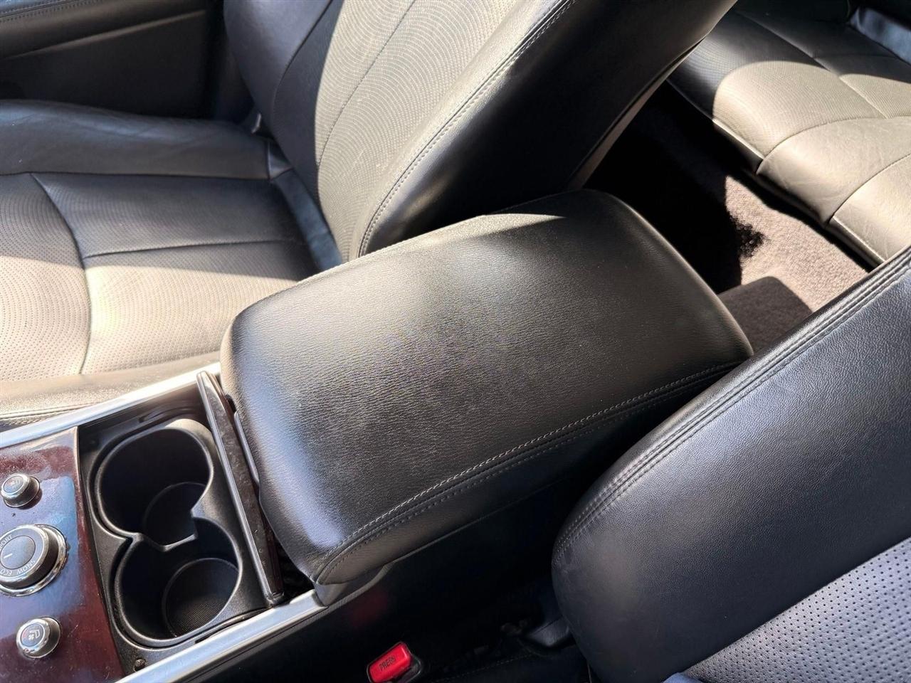 Infiniti Q70  2015