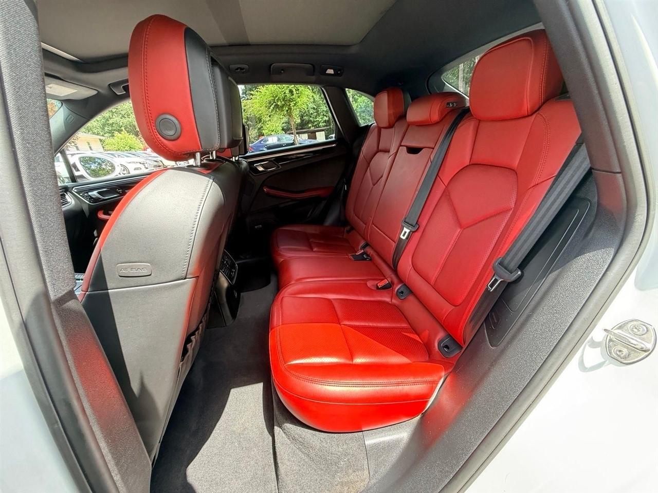 Porsche Macan  2017