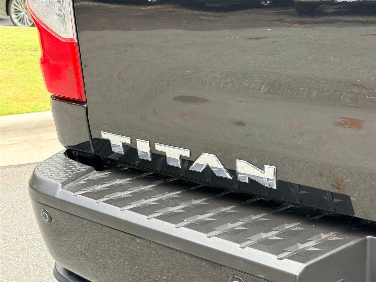 Nissan Titan  2019