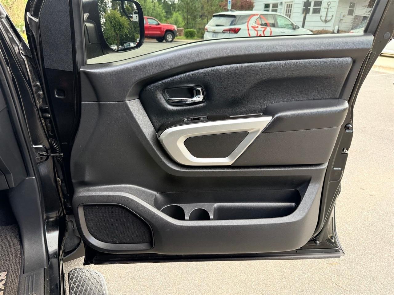 Nissan Titan  2019