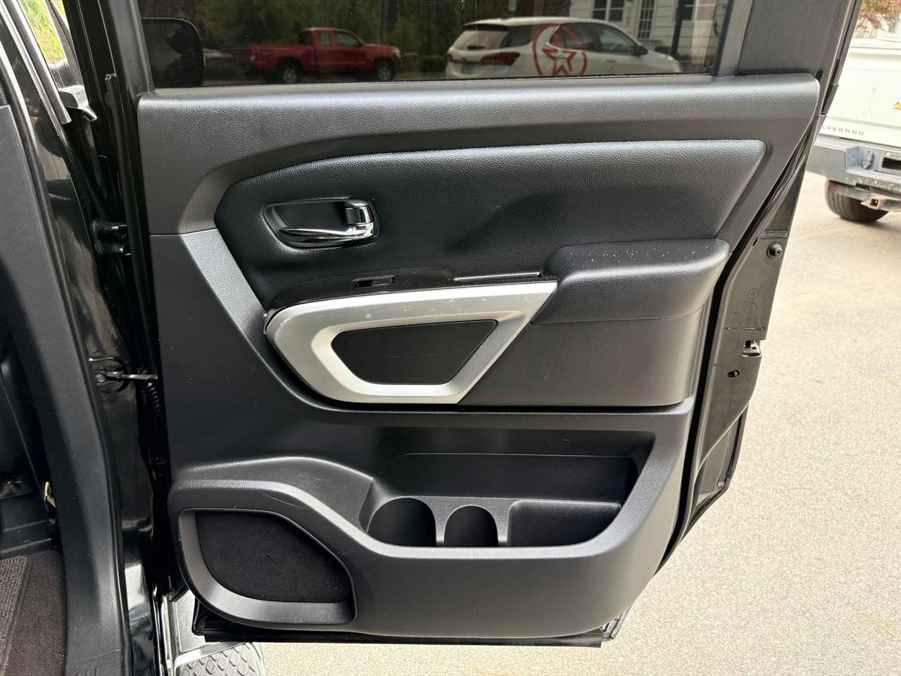 Nissan Titan  2019