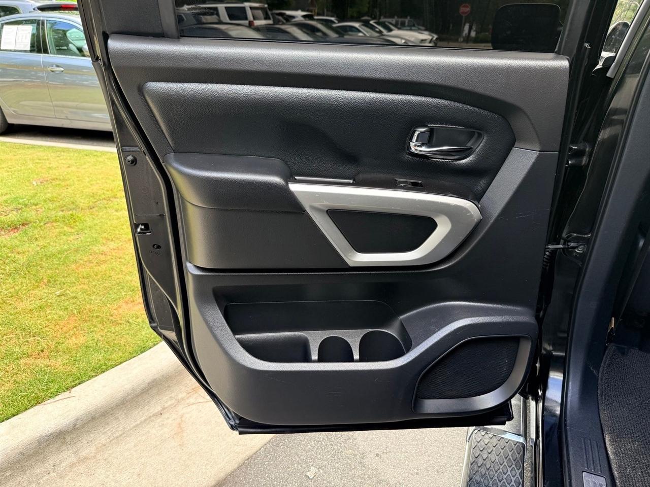 Nissan Titan  2019