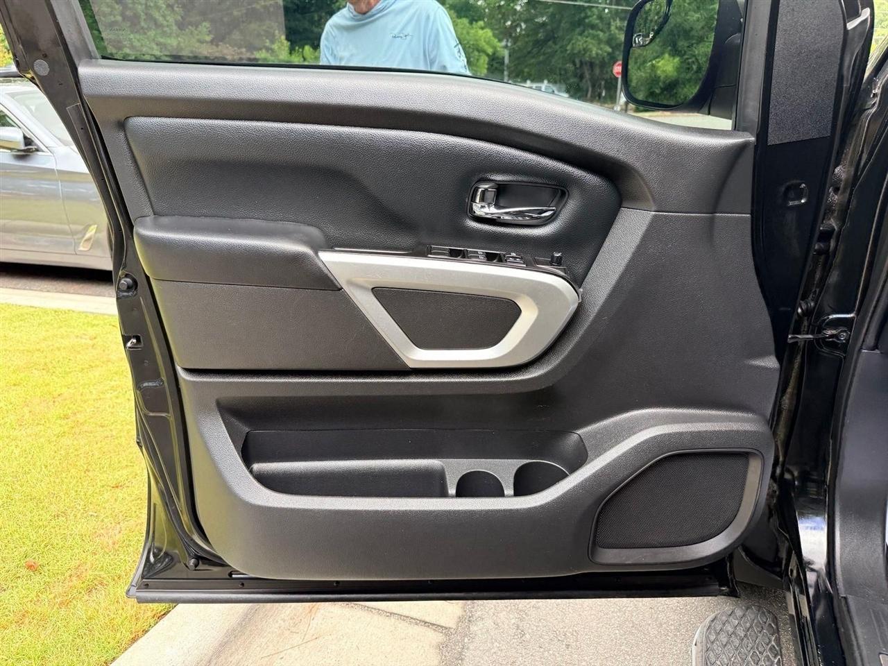 Nissan Titan  2019