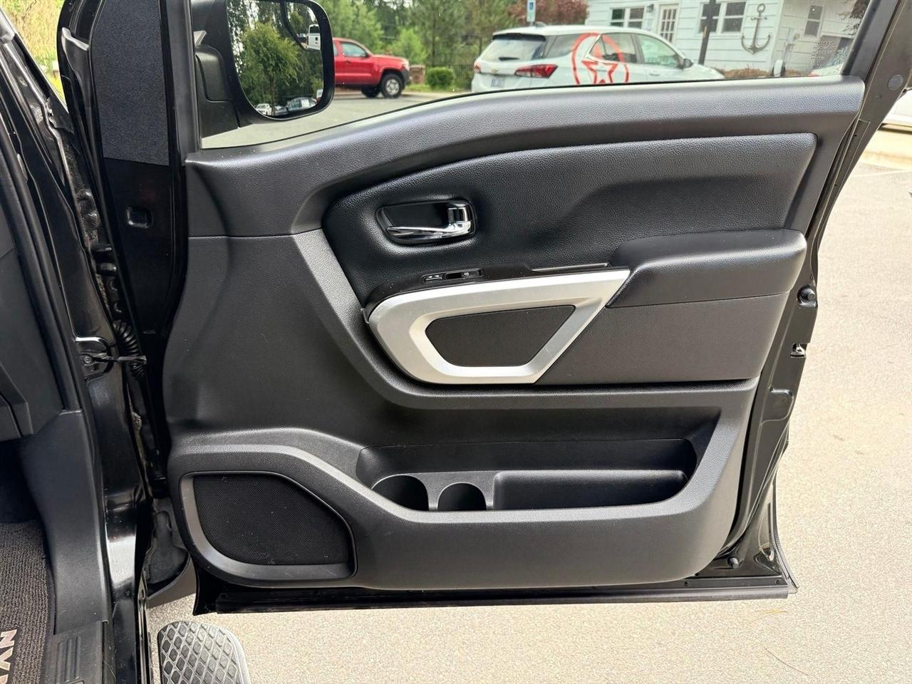 Nissan Titan  2019