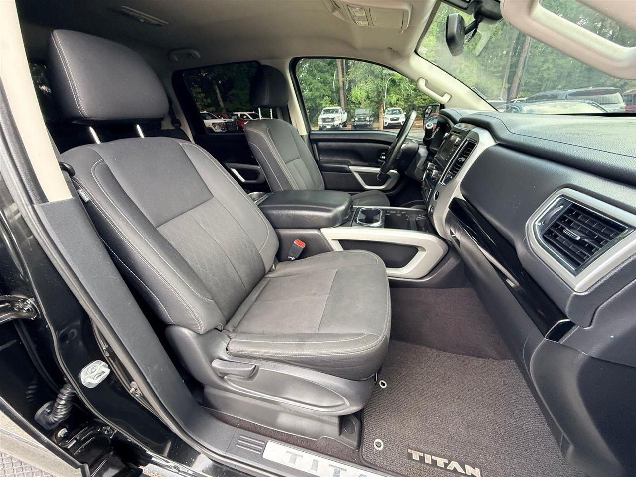 Nissan Titan  2019