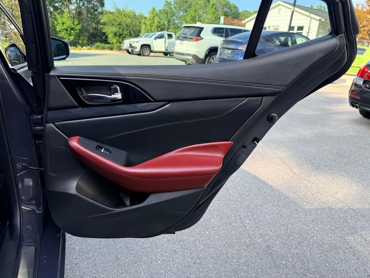 Nissan Maxima  2021