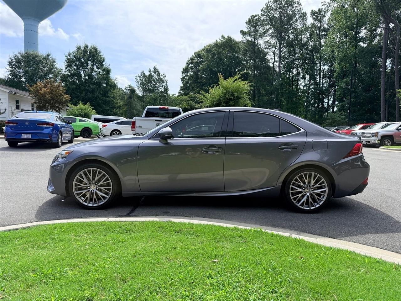 Lexus IS  2016