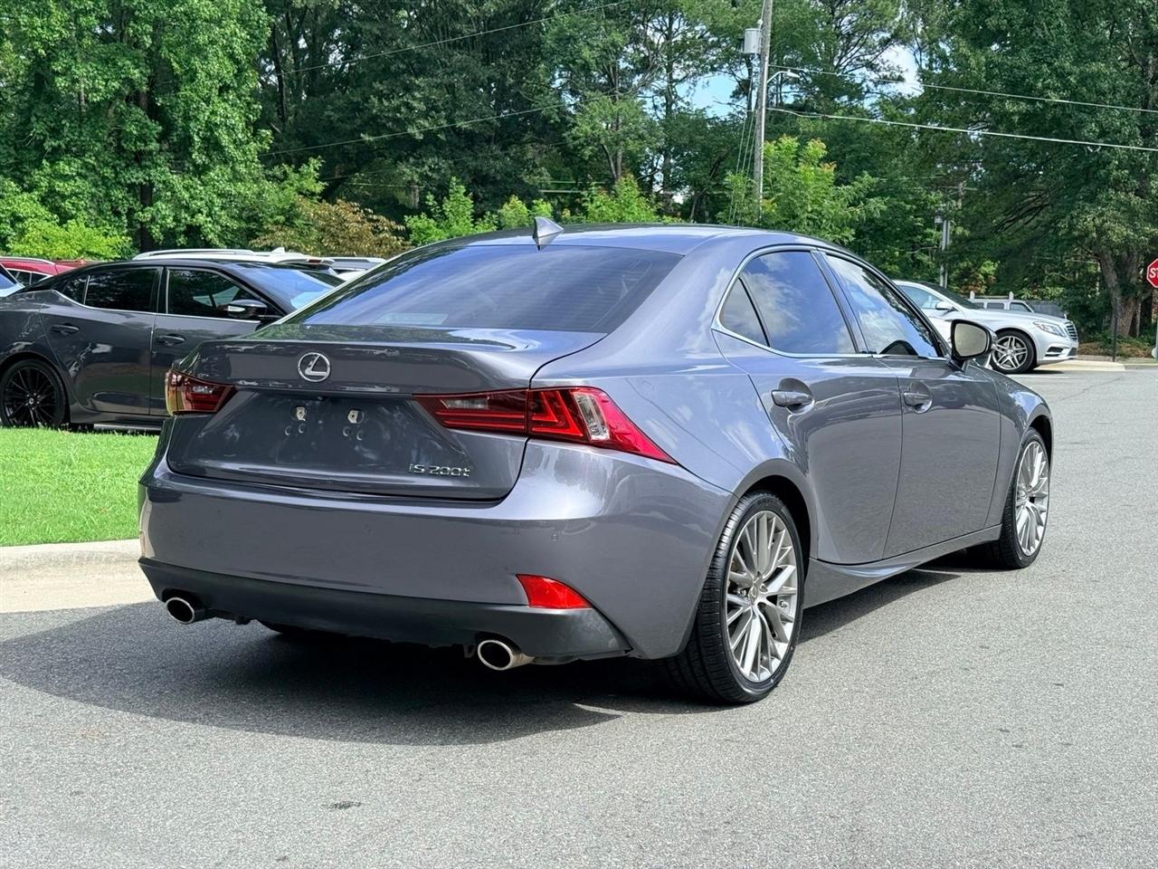 Lexus IS  2016