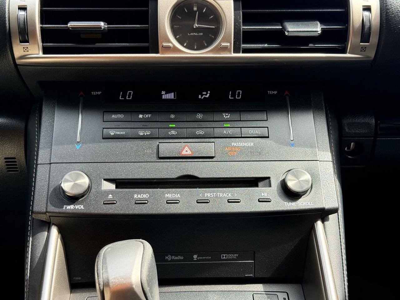 Lexus IS  2016