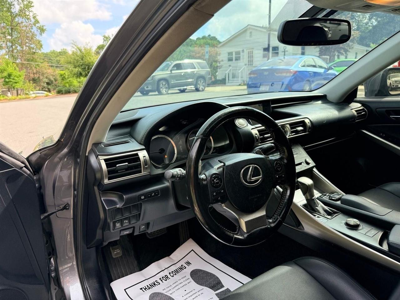 Lexus IS  2016