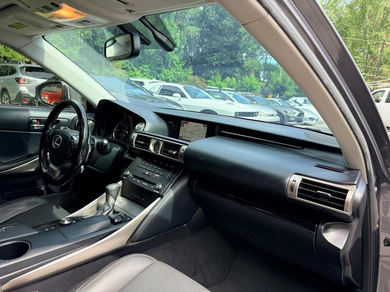 Lexus IS  2016