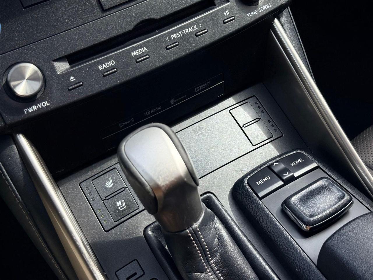 Lexus IS  2016