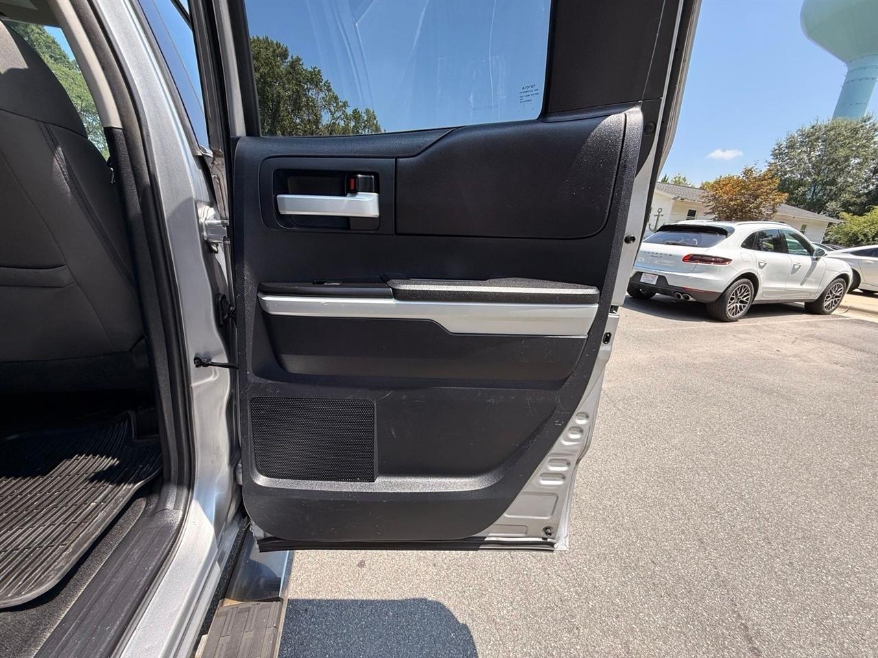 Toyota Tundra  2016