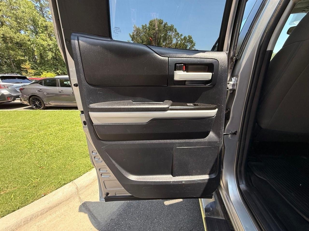 Toyota Tundra  2016