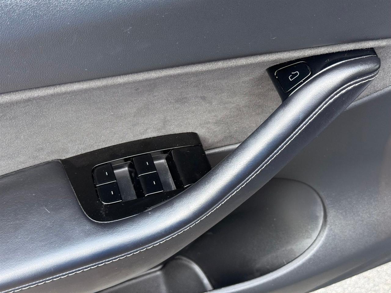 Tesla Model Y  2021