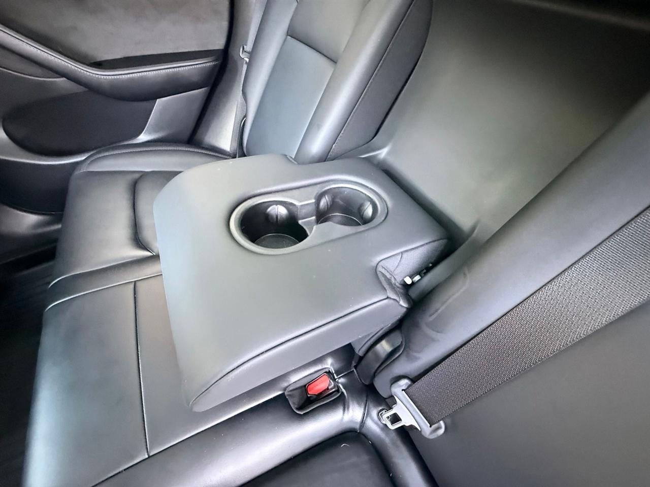 Tesla Model Y  2021