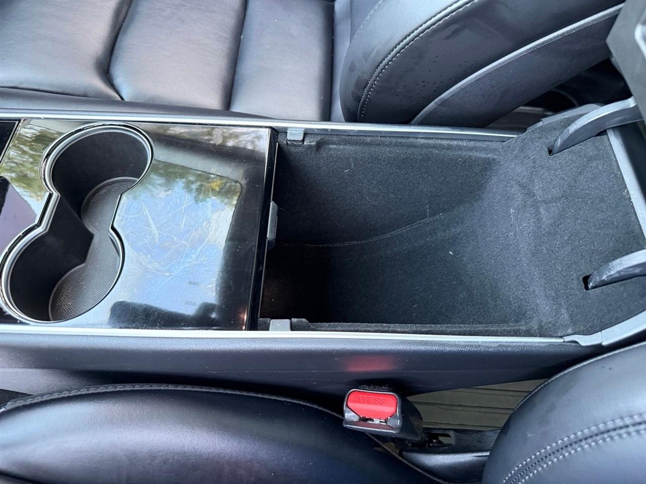 Tesla Model Y  2021