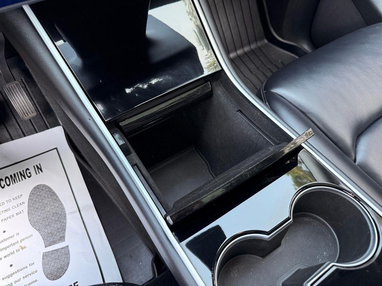 Tesla Model Y  2021