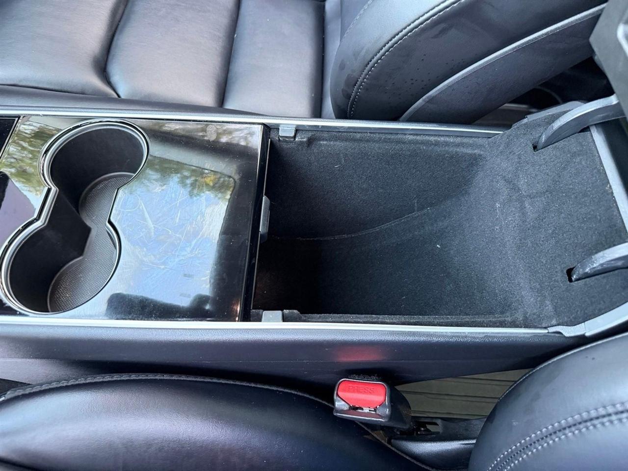 Tesla Model Y  2021