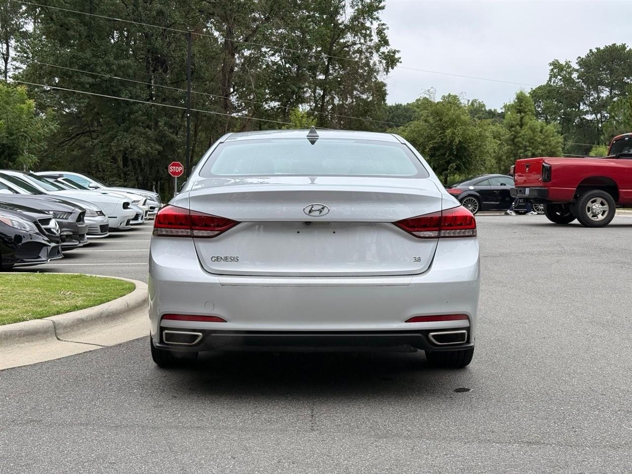 Hyundai Genesis  2015