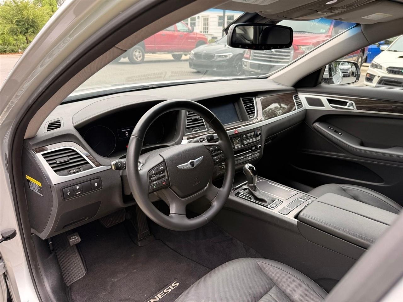Hyundai Genesis  2015