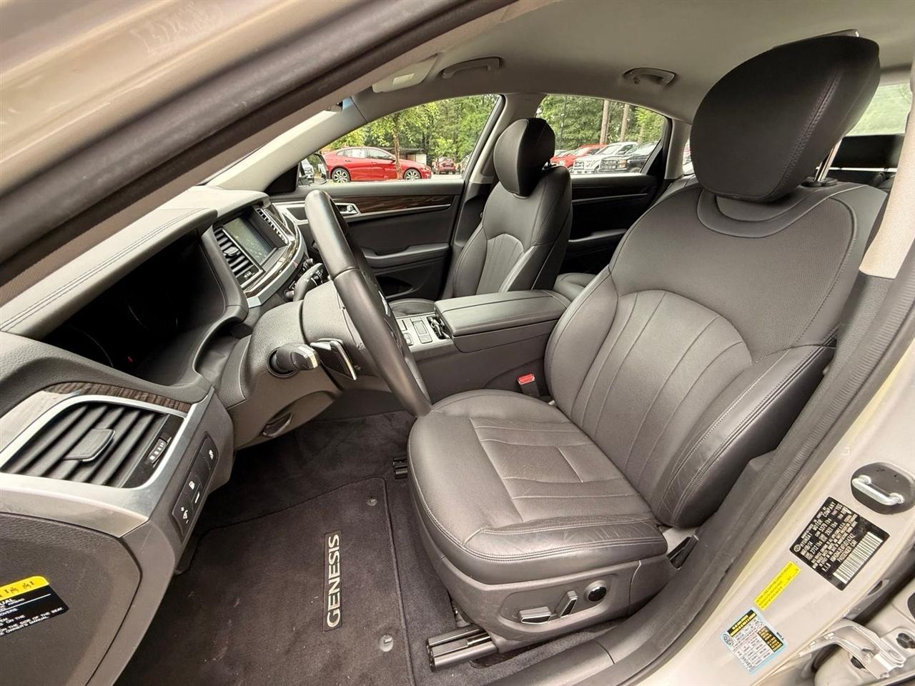 Hyundai Genesis  2015