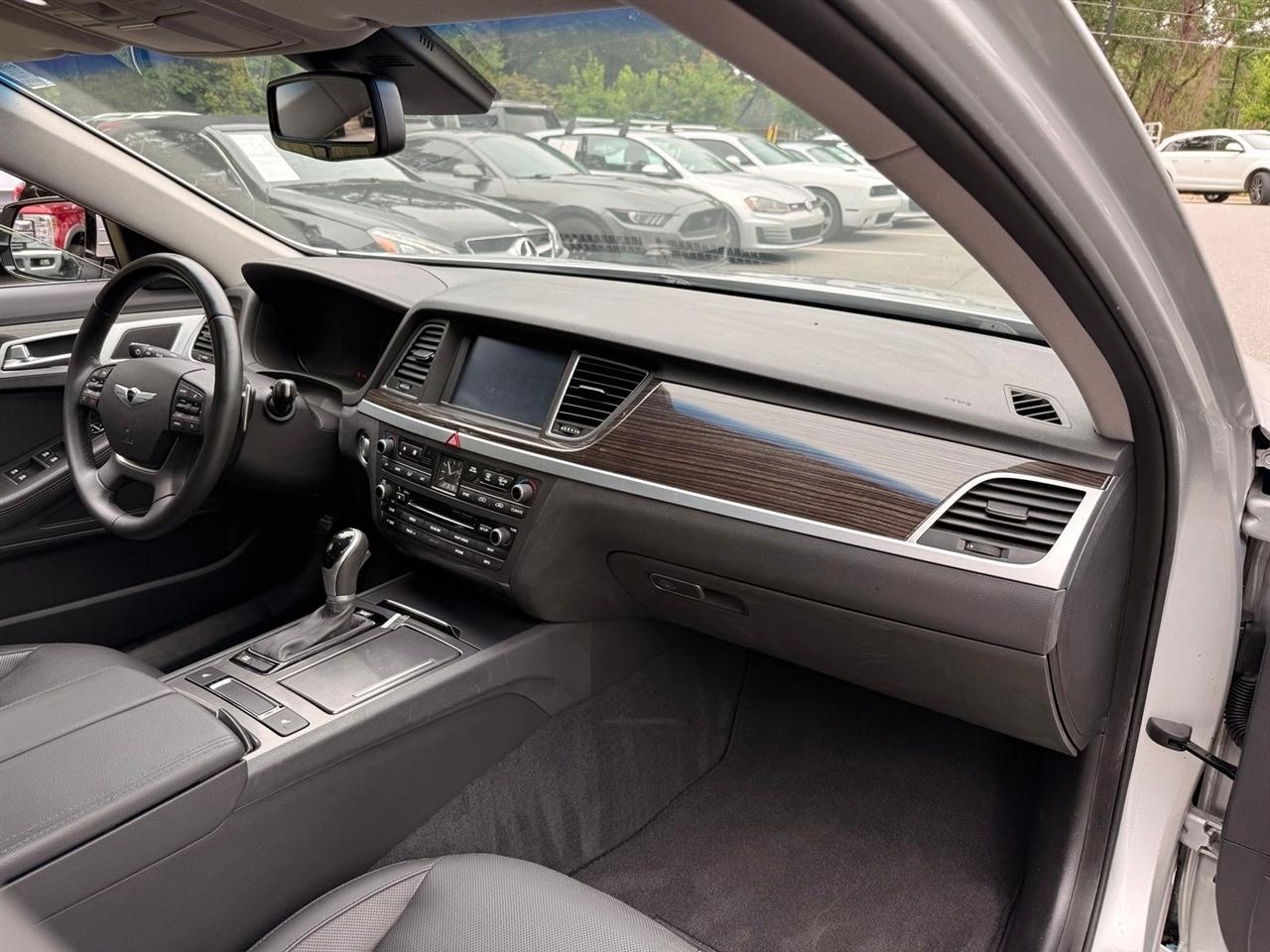 Hyundai Genesis  2015