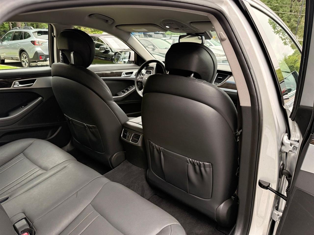 Hyundai Genesis  2015