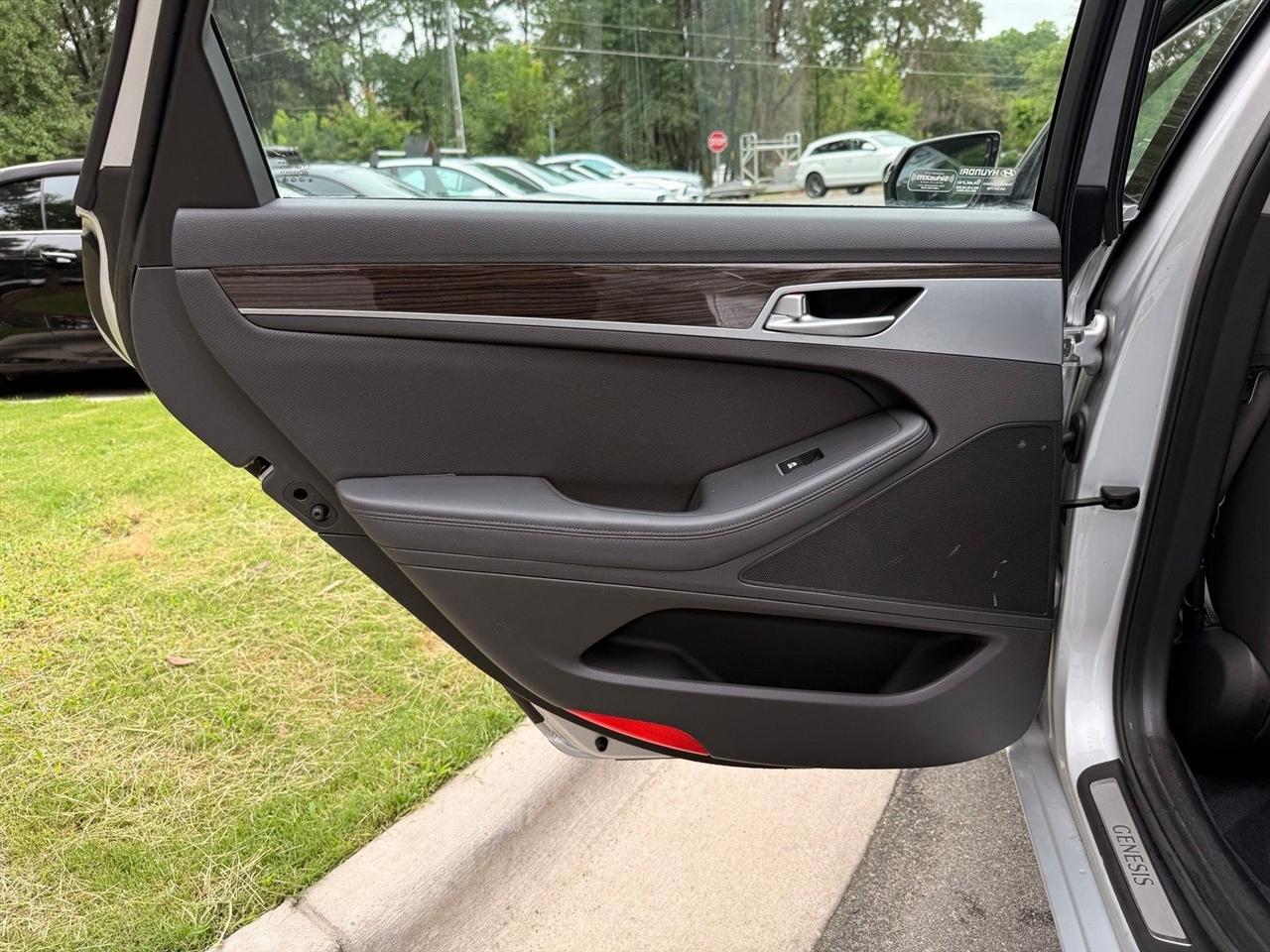 Hyundai Genesis  2015