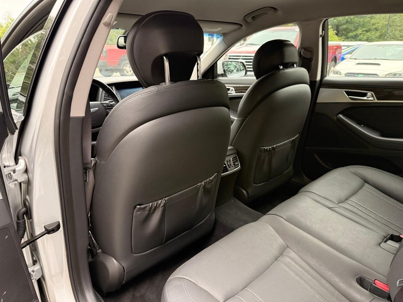 Hyundai Genesis  2015