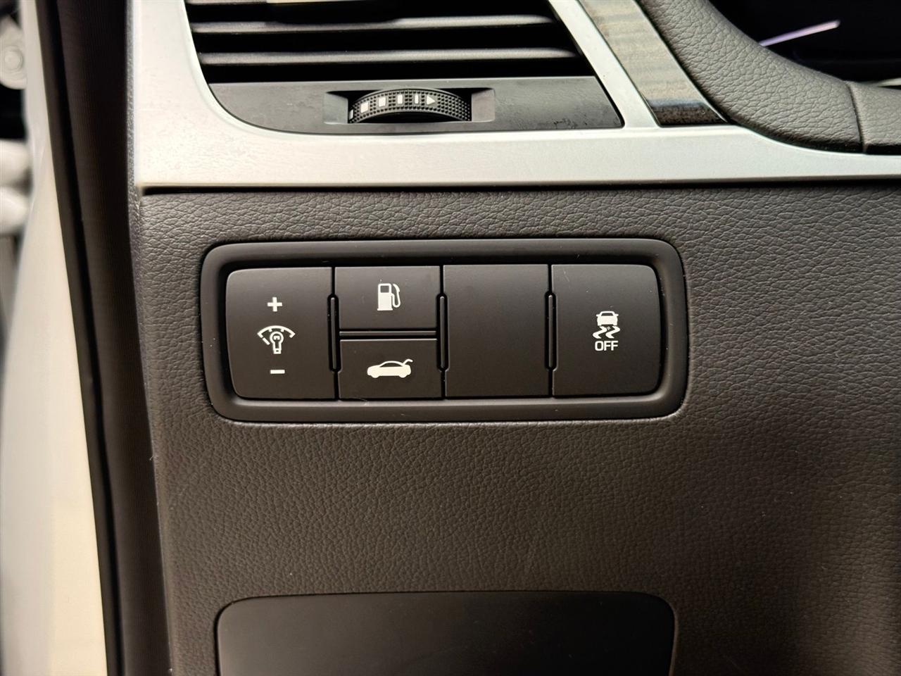 Hyundai Genesis  2015