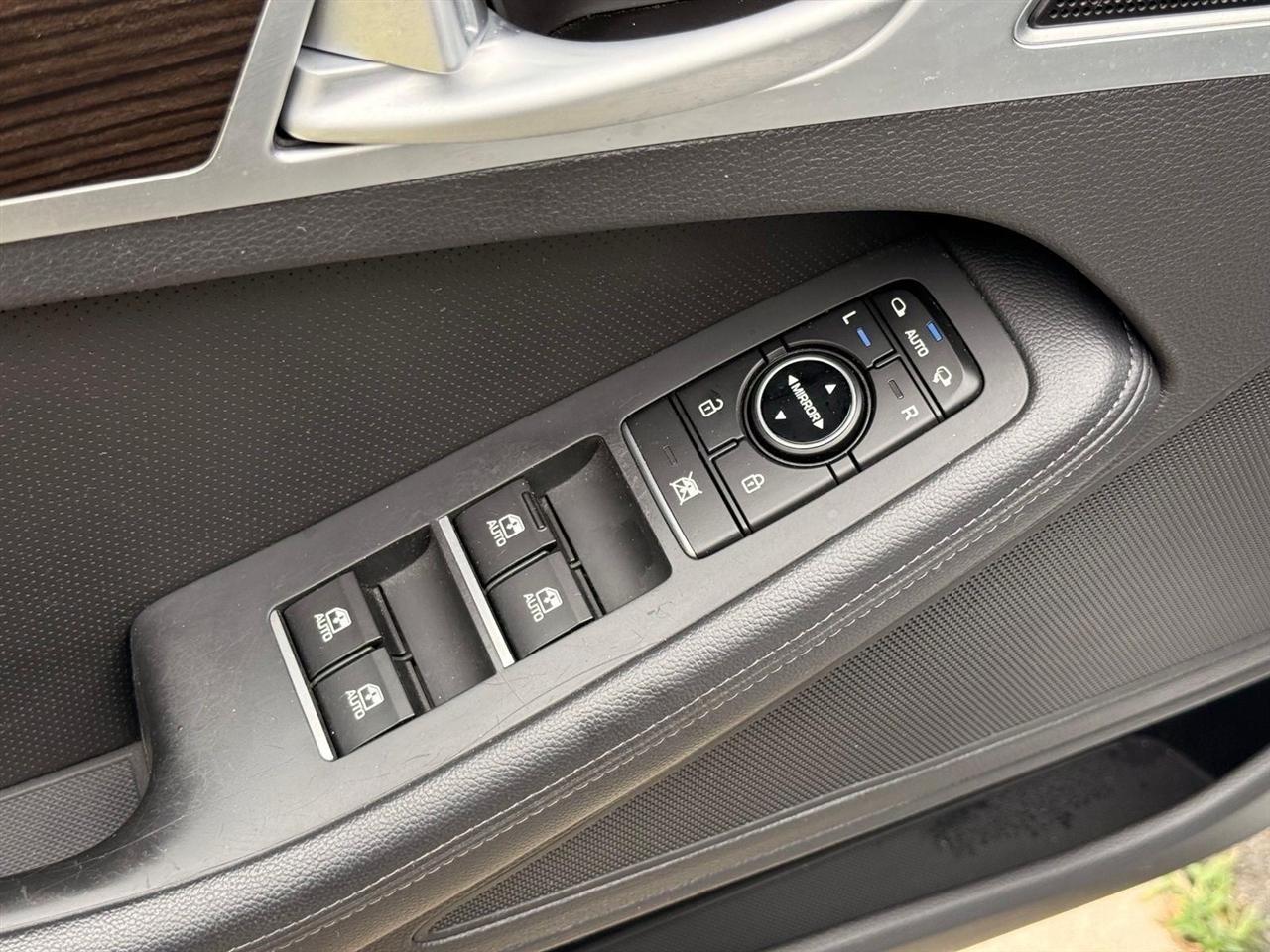 Hyundai Genesis  2015